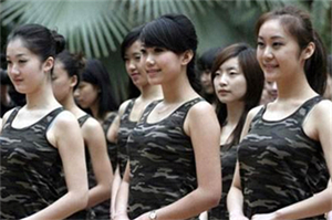 How do Shanghai couples overcome emotional alienation